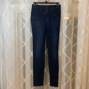 Refuge size 6 jeans
